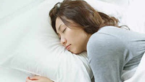 Woke up with pillow prints on your face? What they reveal about skin aging and how to prevent it